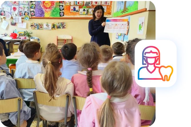 Bambini a scuola di igiene orale